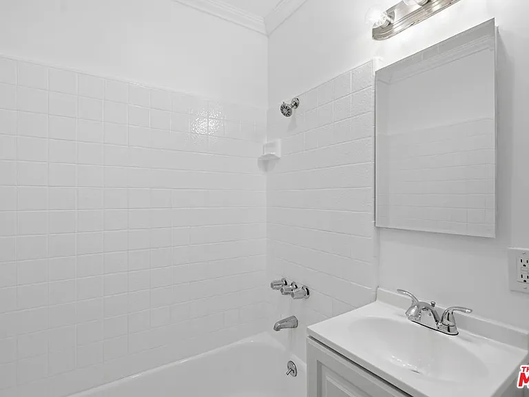 4916 Hazeltine Ave #2 — Photo 13