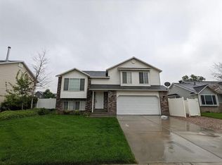 5206 S Midland Dr, Roy, UT 84067