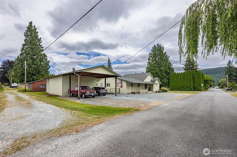 4th image of 1002 Nelson Street