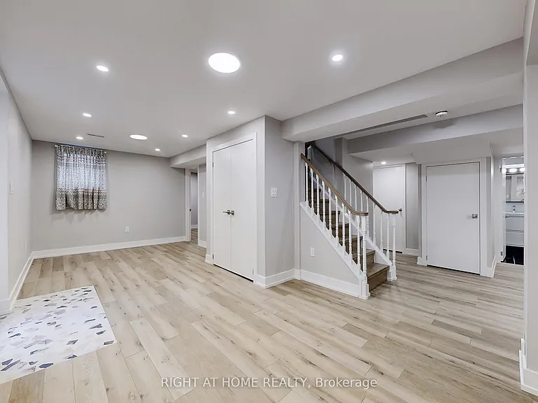 11 Hawker Ct #BASEMENT — Photo 4