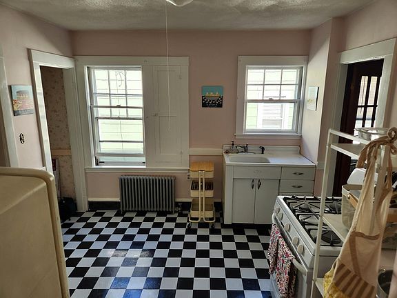 3rd image of 8 Arbroth St #8