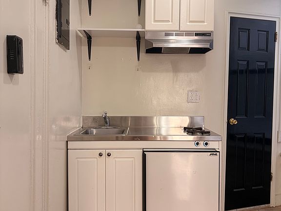 5th image of 206 E 10th St APT 4B