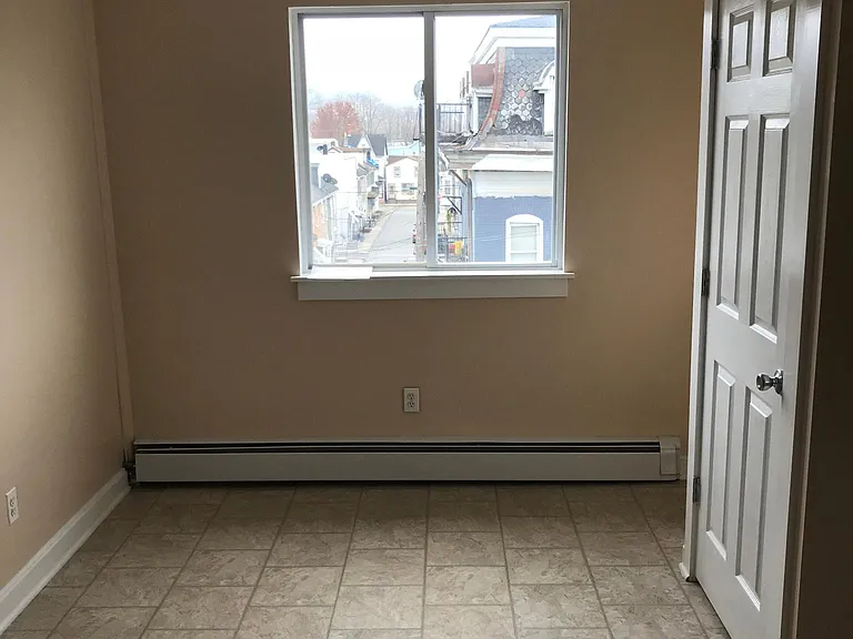 401 S Main St #4 — Photo 8