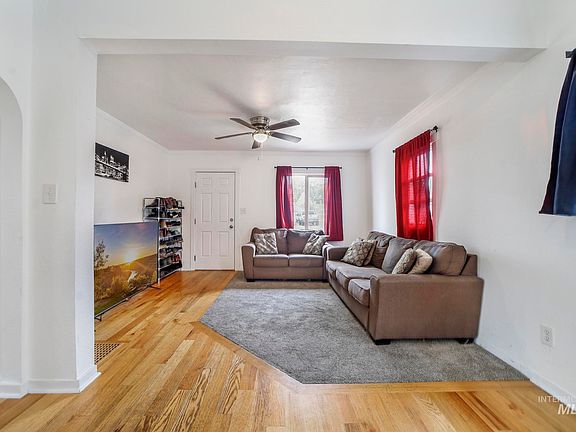 4th image of 245 Van Buren St