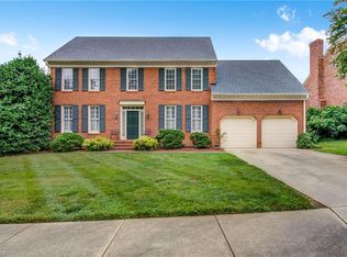 8 Independence Ct, Greensboro, NC 27408