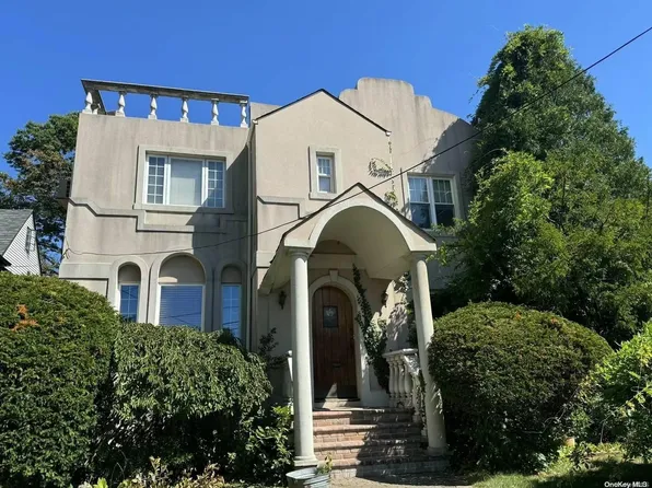 10-43 Burton Street, Beechhurst, NY 11357