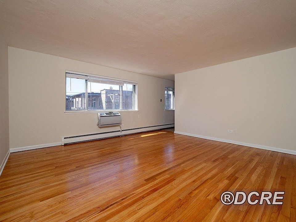 1st image of 1441 W Howard St APT 216