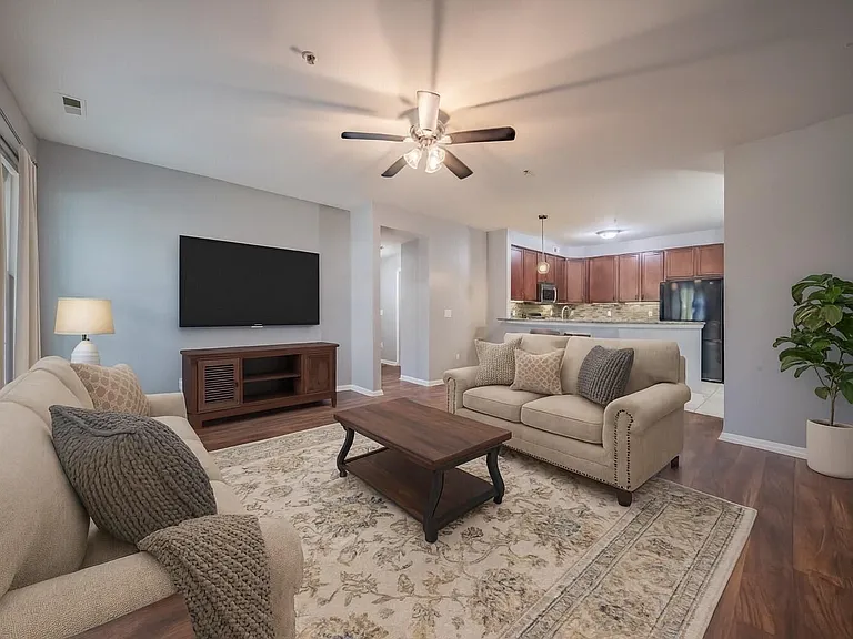 953 E Summerfield Glen Cir — Photo 2