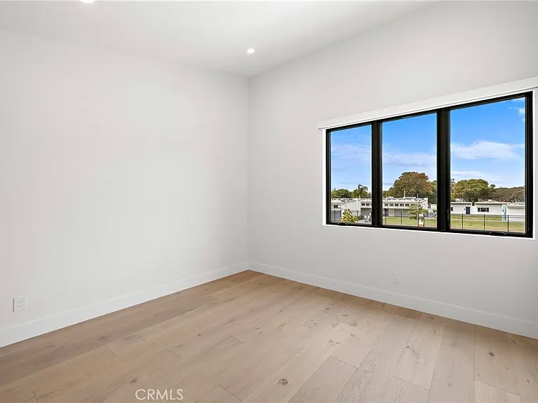 1511 Cliff Dr — Photo 25