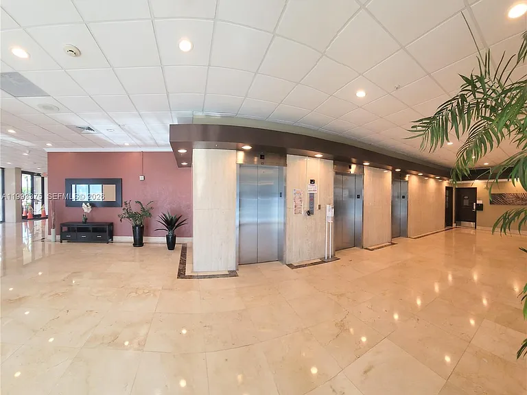 400 S Kings Point Dr #220 — Photo 18