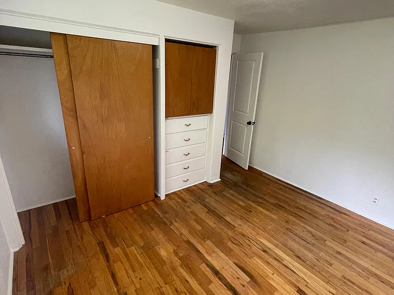 1410 S Division Ave — Photo 6