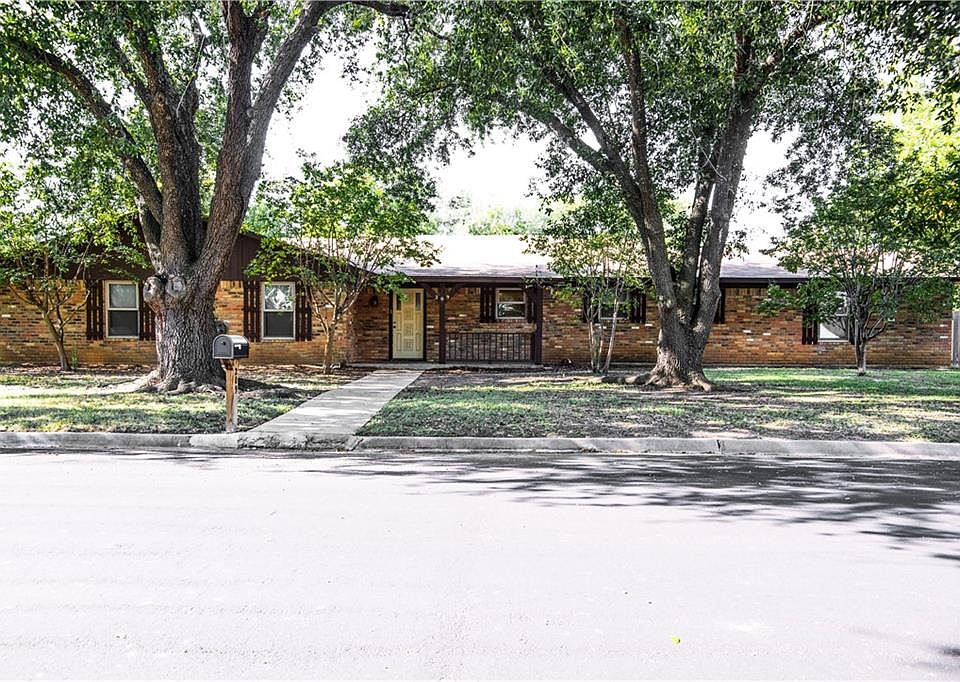 1st image of 209 Gail Dr