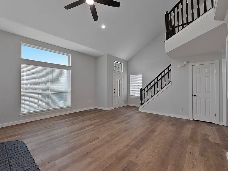 1911 Lavaca Ct — Photo 9
