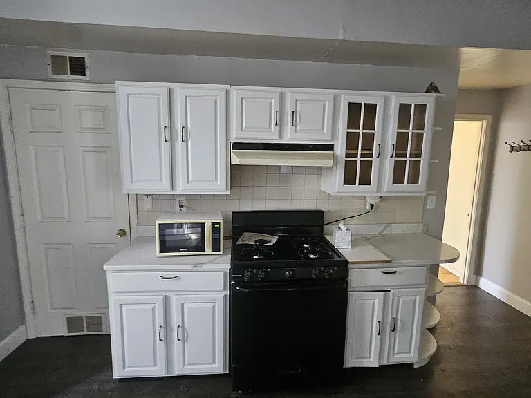6 Ashley St #2 — Photo 2