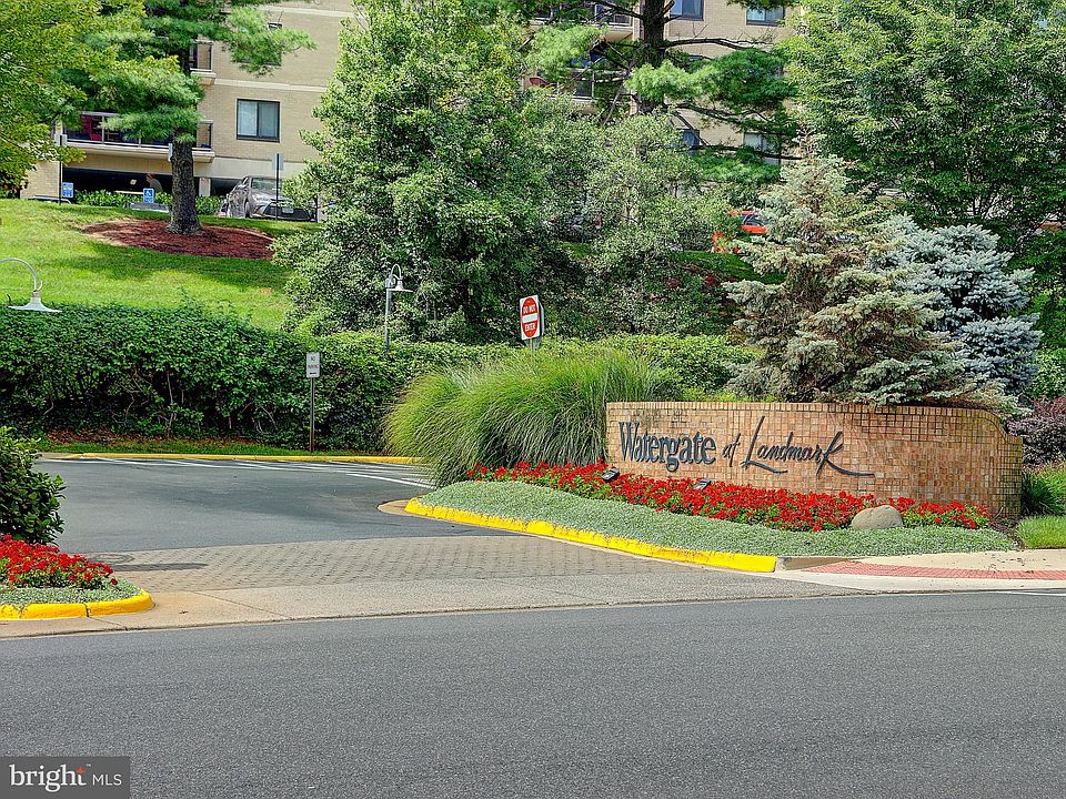 1st image of 307 Yoakum Pkwy APT 1817