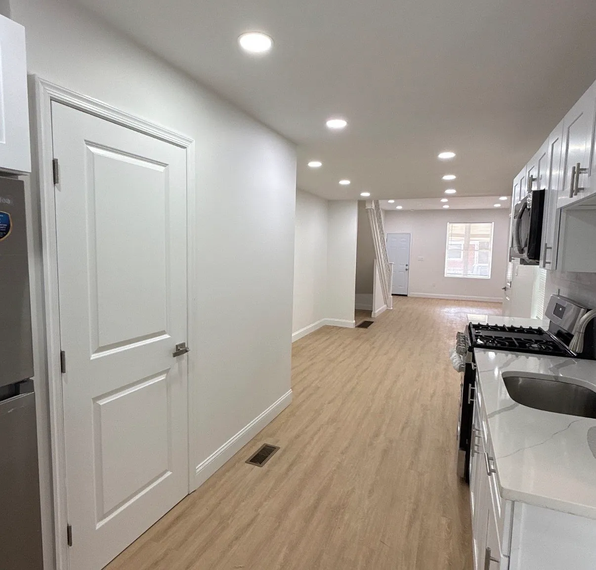 3 bed, 1200 sqft, $1,550 — Photo 3