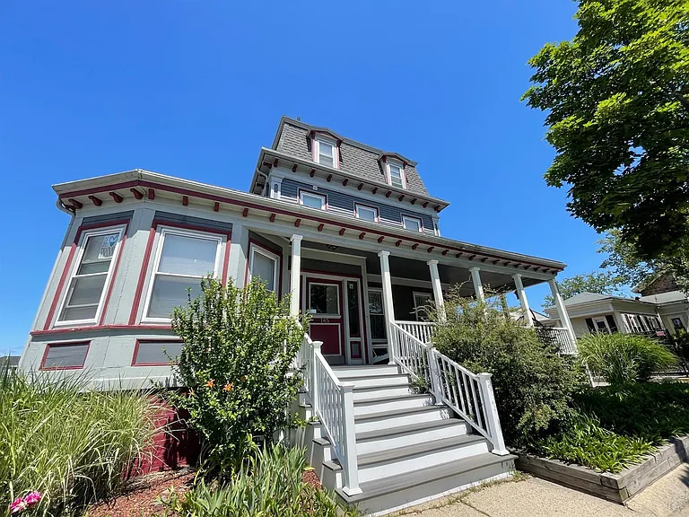 143 Highland Ave #3B — Photo 1