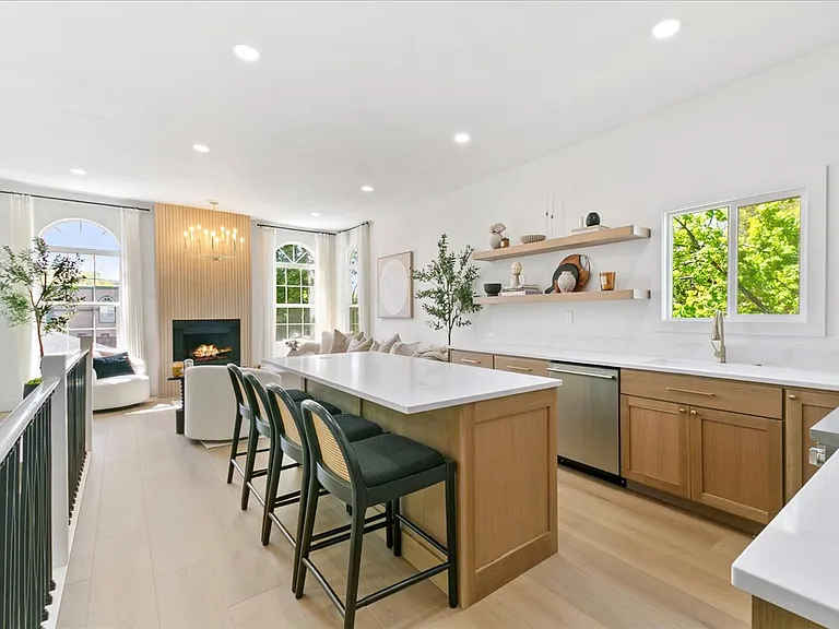 150 S Straughan Ave — Photo 9