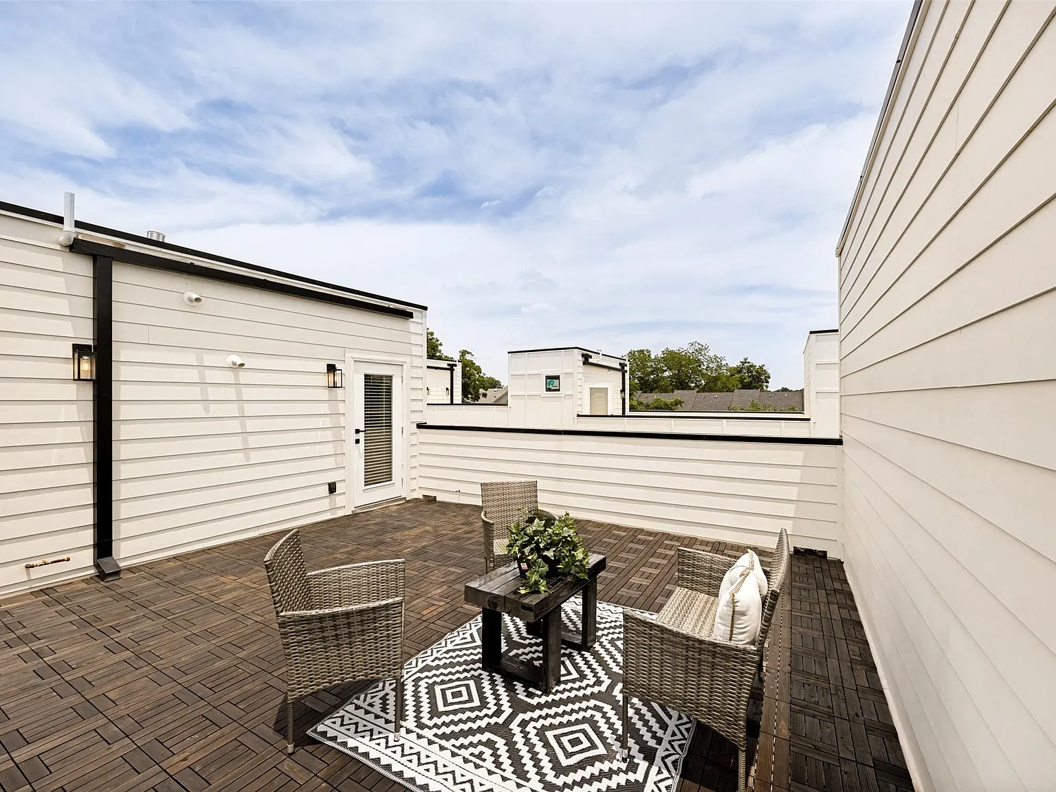 2 bed, 2.5 bath, 1533 sqft, $3,400 — Photo 2