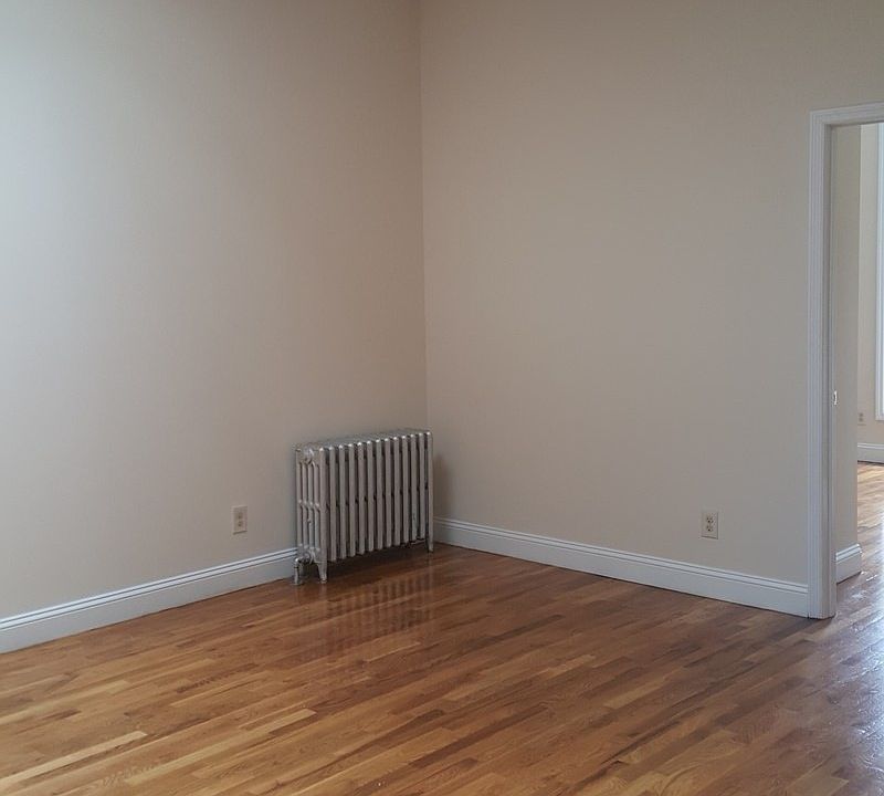 2nd image of 69 Clifton Pl APT 4