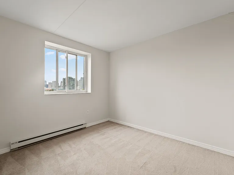 360 Caron Ave — Photo 18
