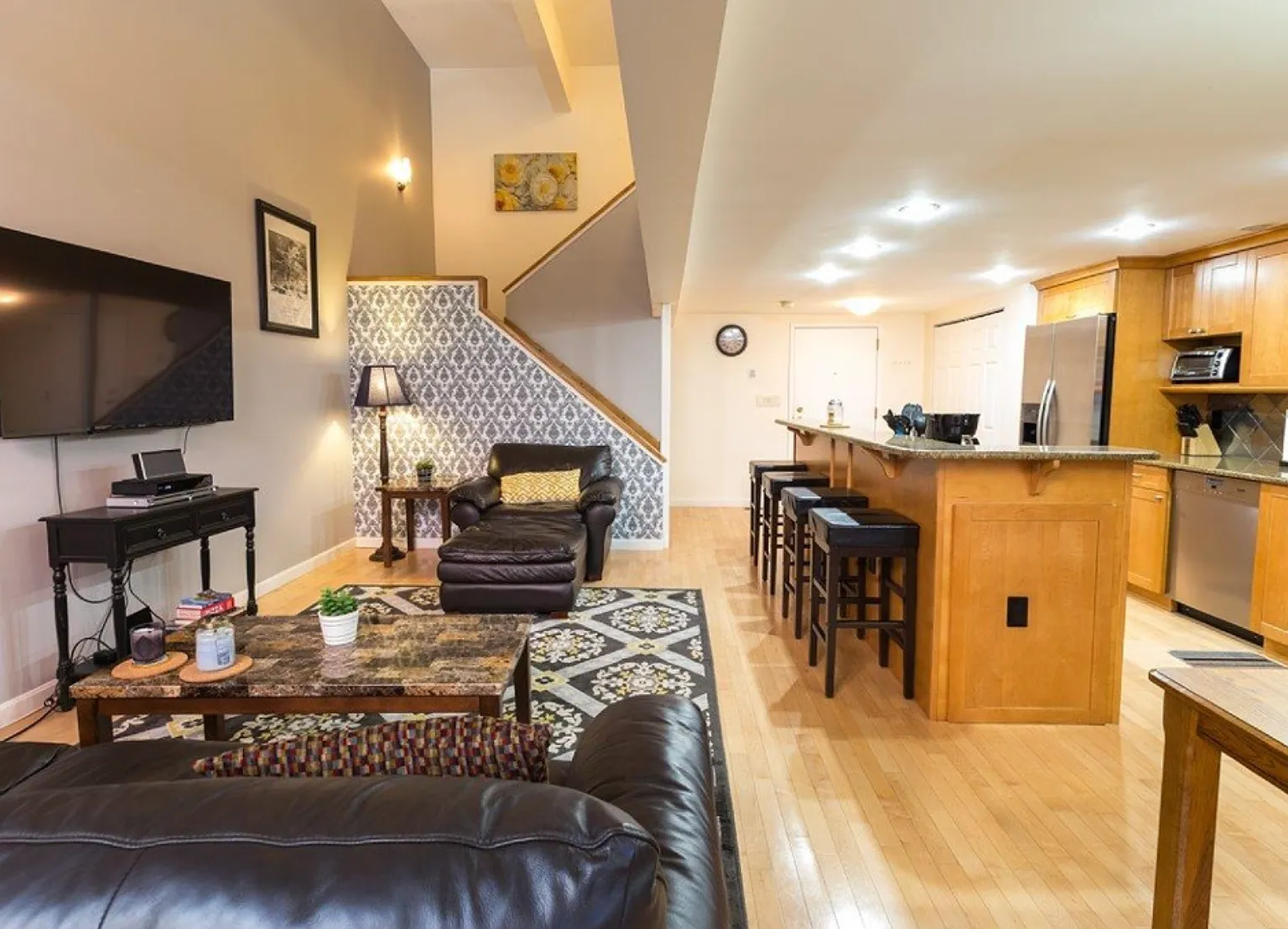 3 bed, $5,000 — Photo 2