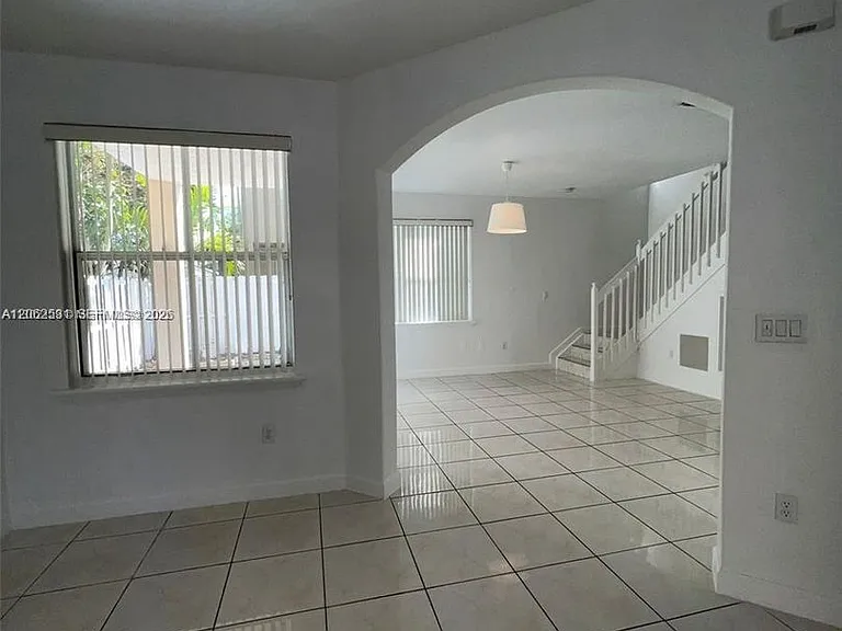 4847 NW 108th Ct — Photo 3