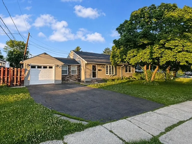 3703 Mount Vernon Ave — Photo 1