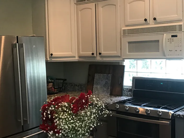 415 Gardner St E — Photo 8