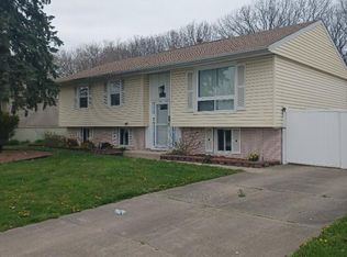 311 E Maple Dr, Glenwood, IL