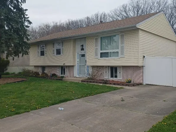 311 E Maple Dr, Glenwood, IL 60425