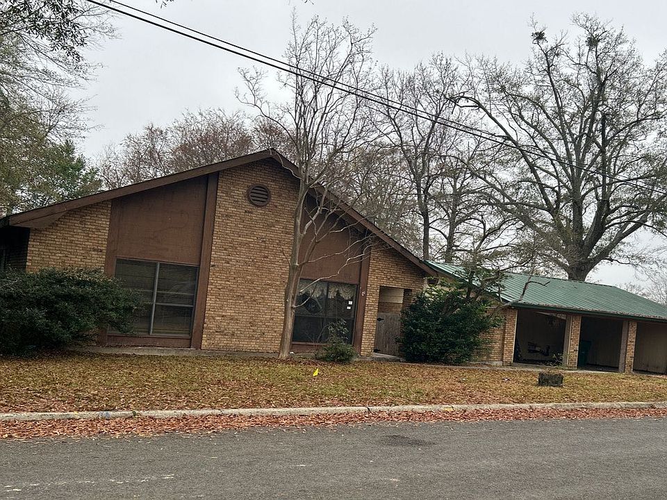 2nd image of 2251 Main St