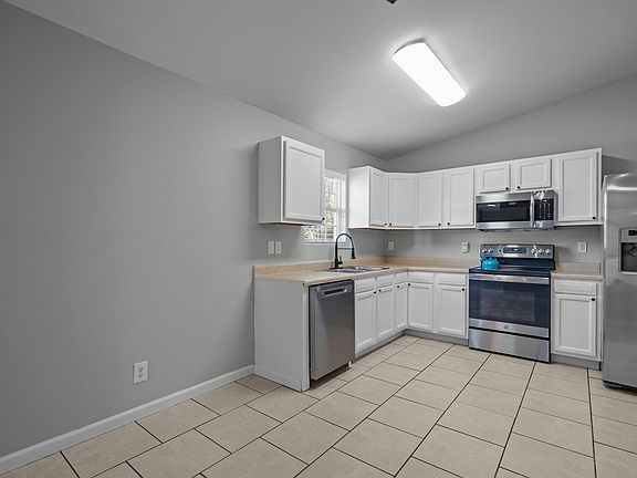 4th image of 26 Virgil Ln
