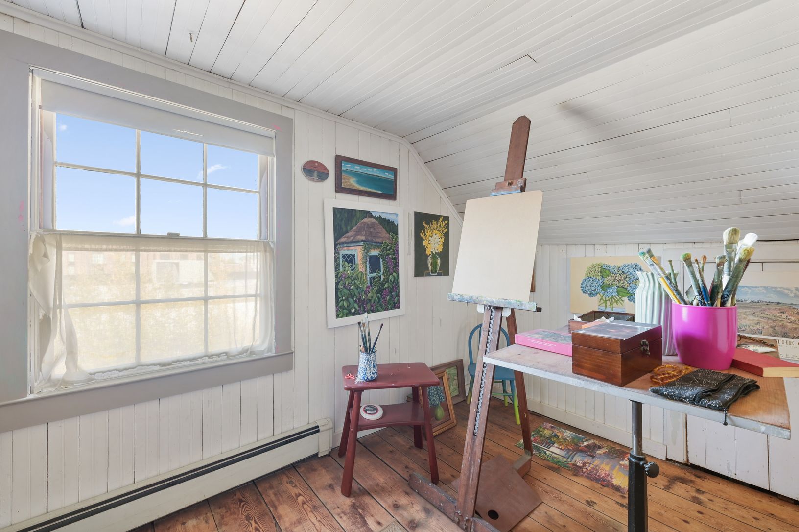  Second-floor Bedroom