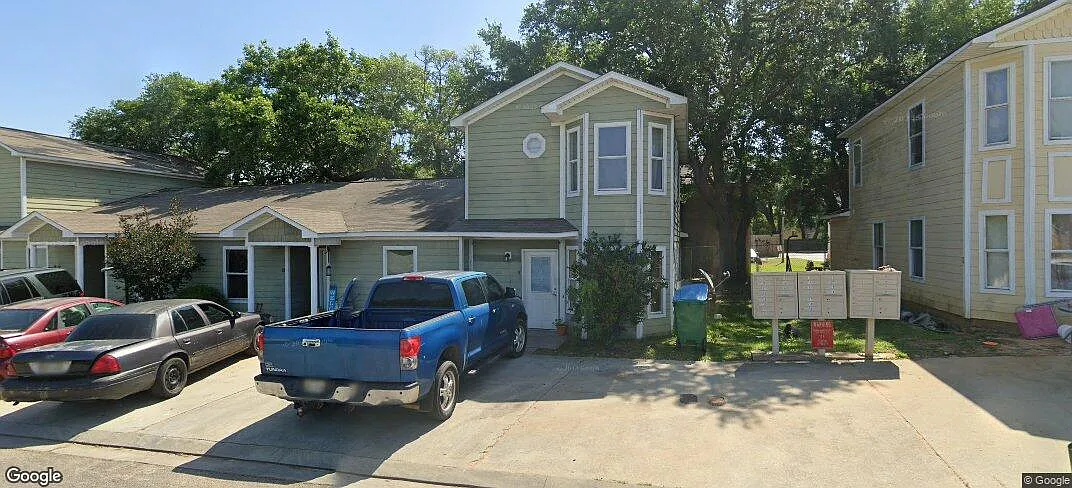 3 bed, 1075 sqft, $1,600 — Photo 1