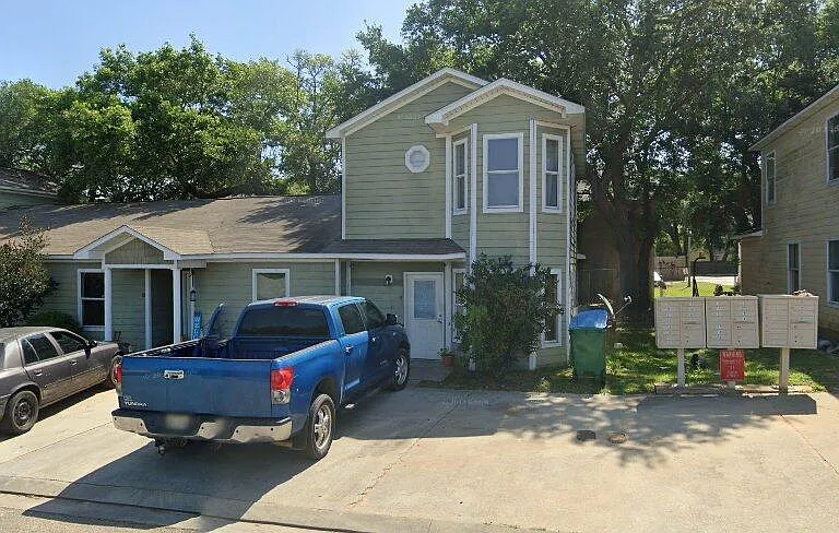 10 Grand Lido — Photo 1