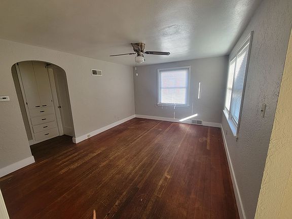 3rd image of 2119 W Richwoods Blvd