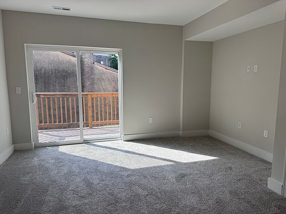 5th image of 1105 Hollins St