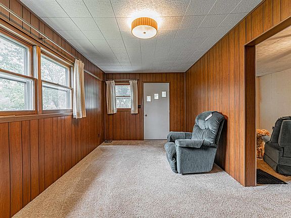 5th image of 208 E Charles St