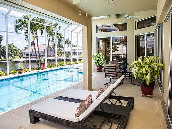 Lanai - Grill, HighTop Table & 6 Chairs