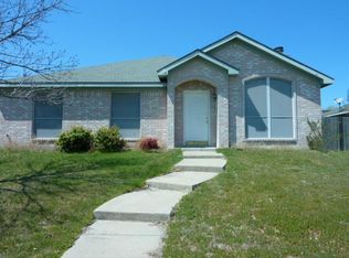 430 Fall Cedar Dr, Fort Worth, TX 76108