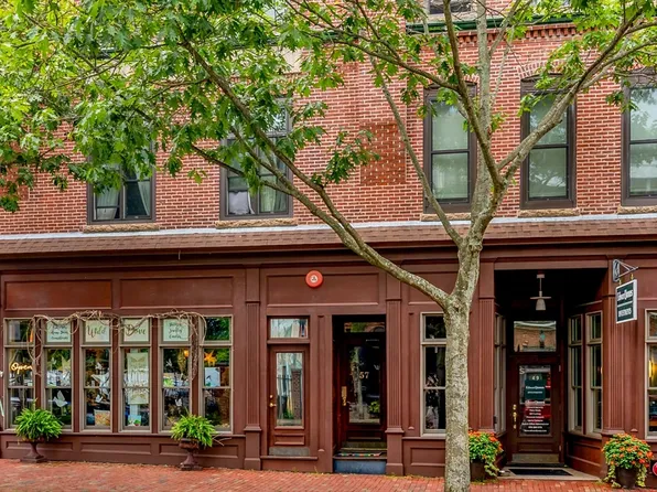 57 Main St APT 4, Amesbury, MA 01913