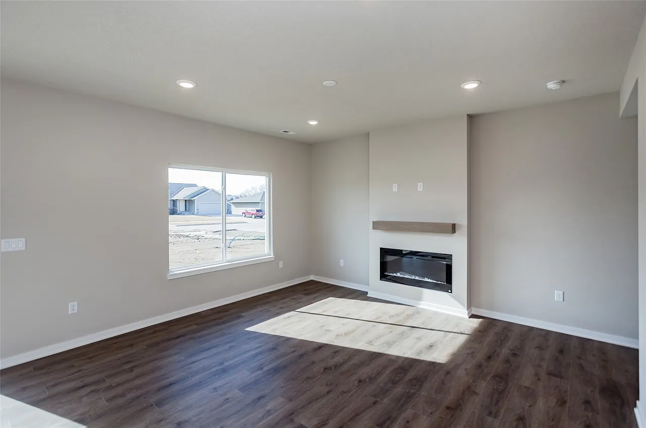 3 bed, 2.5 bath, 1591 sqft, $1,875 — Photo 4
