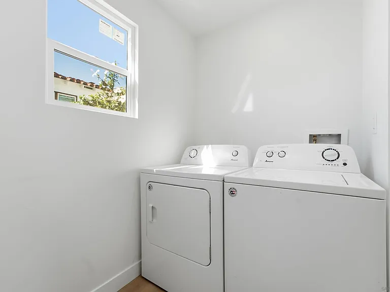 2844 State St — Photo 10