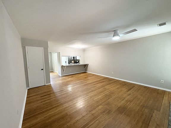 5th image of 6646 Wellington Sq #1