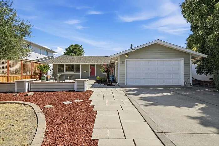 3 bed, 1820 sqft, $5,900 — Photo 1