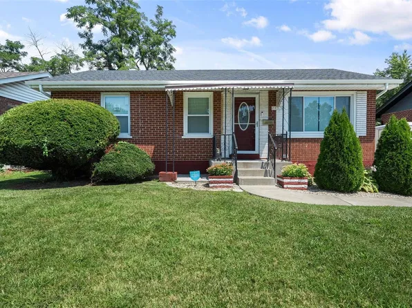 2113 Brookfield Dr, Saint Louis, MO 63136
