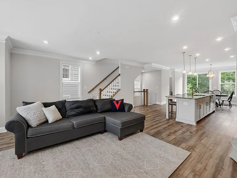 1262 Laconia Ln — Photo 3