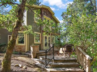 800 Bardsey Ln, Central Saanich, BC V8M1S4