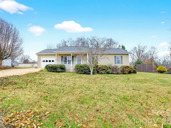 4 Plaza Dr, Granite Falls, NC 28630